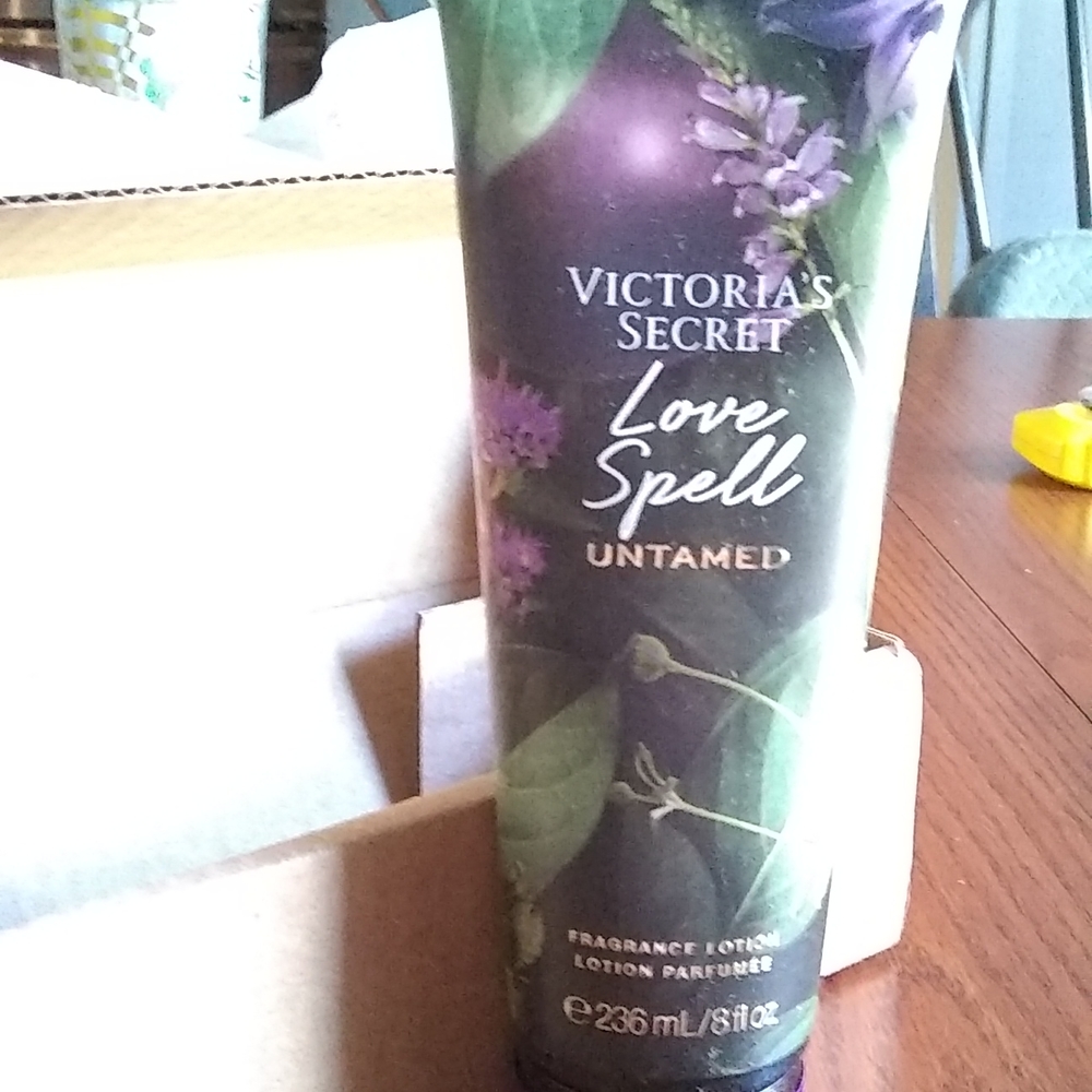 VS Love Spell Untamed NWT